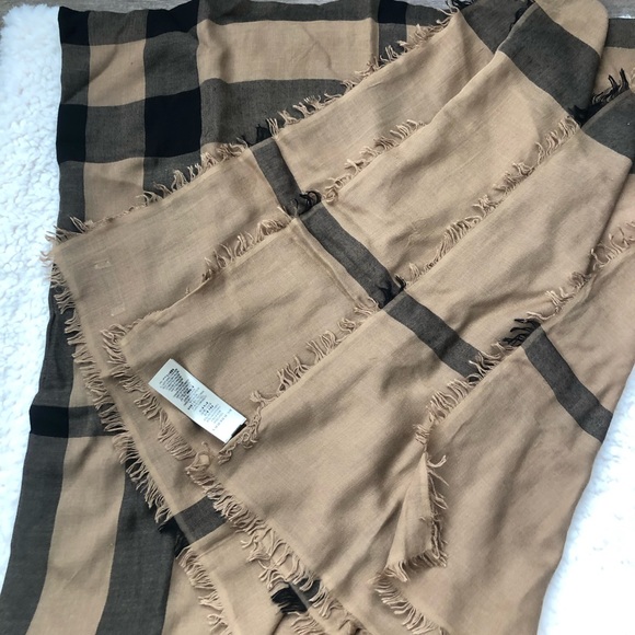 BURBERRY Scarf - Picture 2 of 3